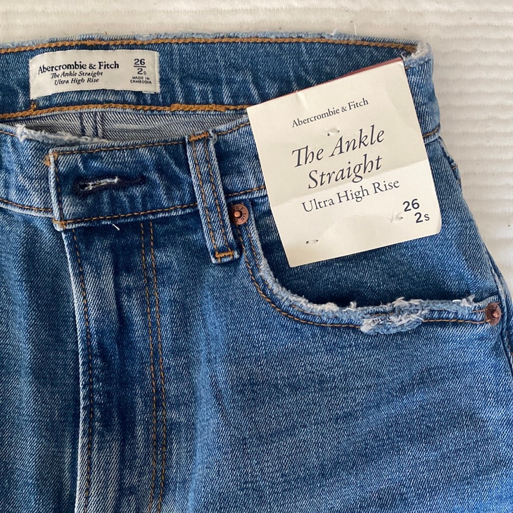 NWT Abercrombie Ankle Straight High-Rise Jeans